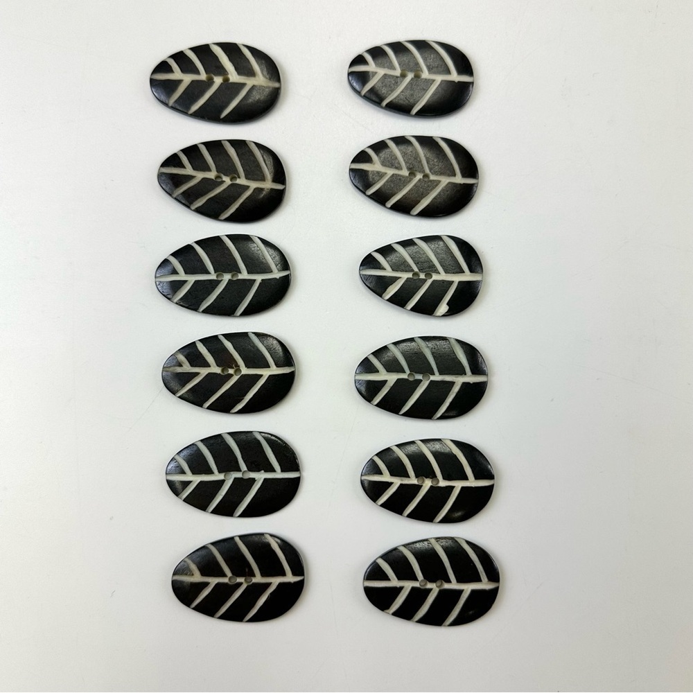 Espresso brown leaf buttons 12